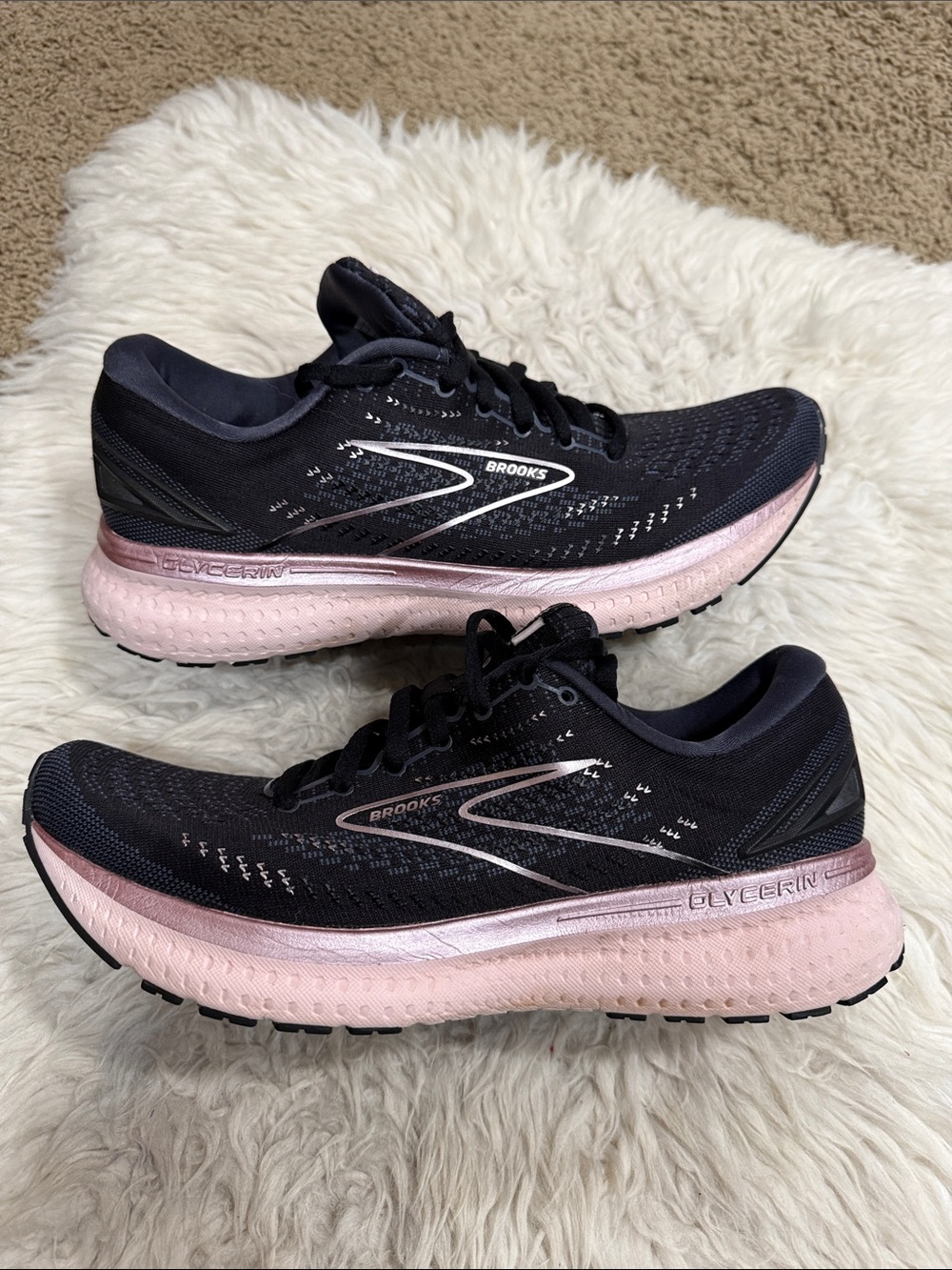 Brooks Glycerin GTS 19 Women's Size 10 Wide Running Shoes
Black Ombre